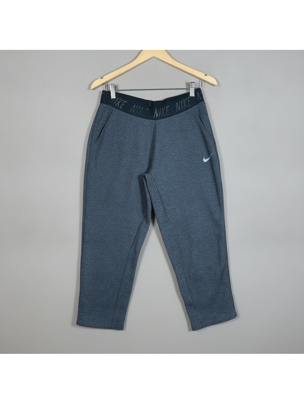 Nike Dri-FIT Gray Cropped Sweatpants Athletic Activewear Pants Womens Medium